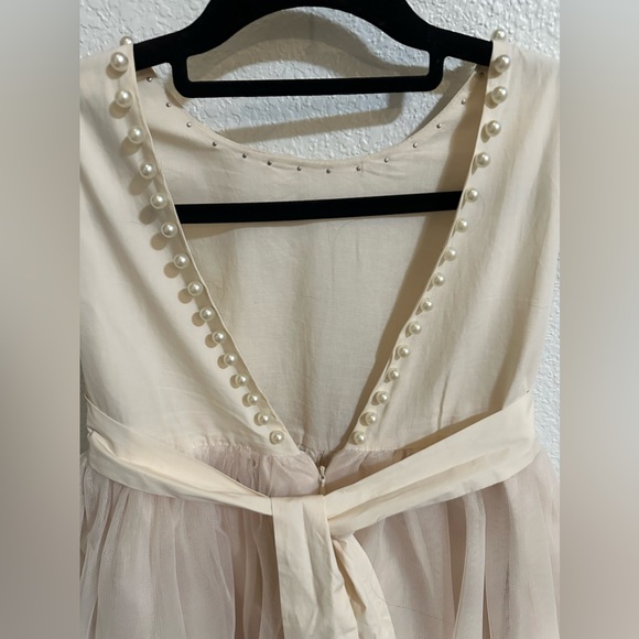 Girls size 10 Ivory color flower girl dress. Worn once & in excellent condition. - Picture 3 of 5